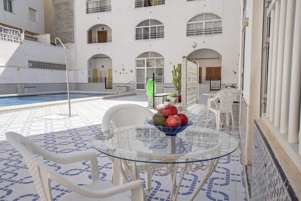 La Casa De Veronica - Serene Apartment With Shared Pool, Steps From The Beach Torrevieja Exteriér fotografie