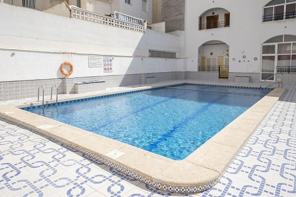 La Casa De Veronica - Serene Apartment With Shared Pool, Steps From The Beach Torrevieja Exteriér fotografie