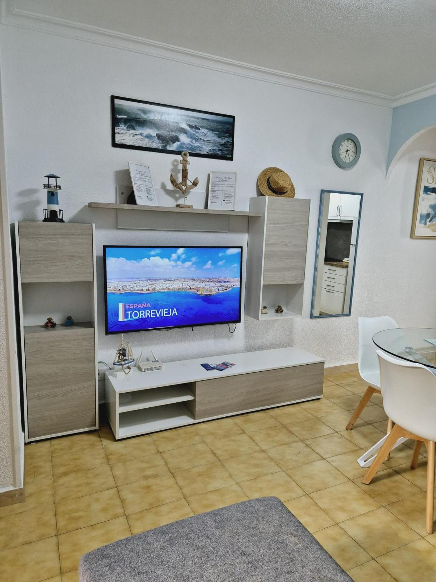 La Casa De Veronica - Serene Apartment With Shared Pool, Steps From The Beach Torrevieja Exteriér fotografie