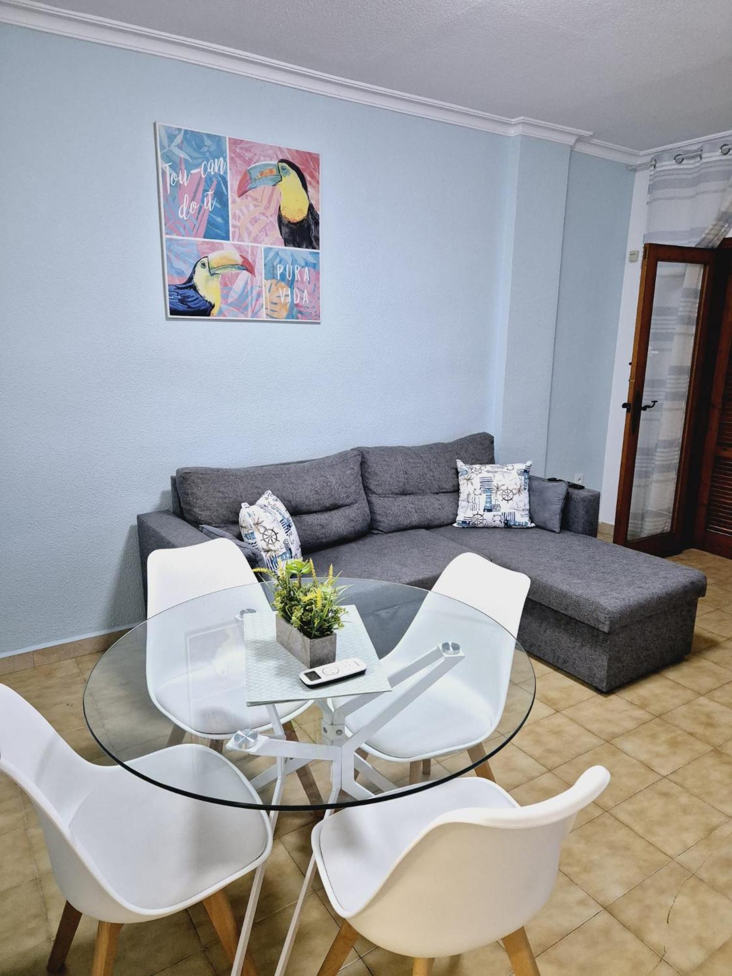 La Casa De Veronica - Serene Apartment With Shared Pool, Steps From The Beach Torrevieja Exteriér fotografie